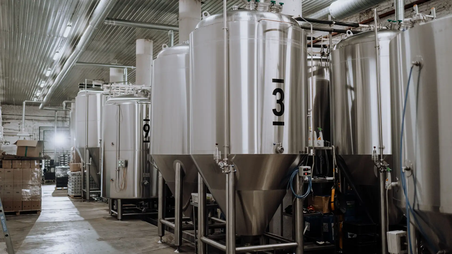 Stainless steel process tanks in a production hall